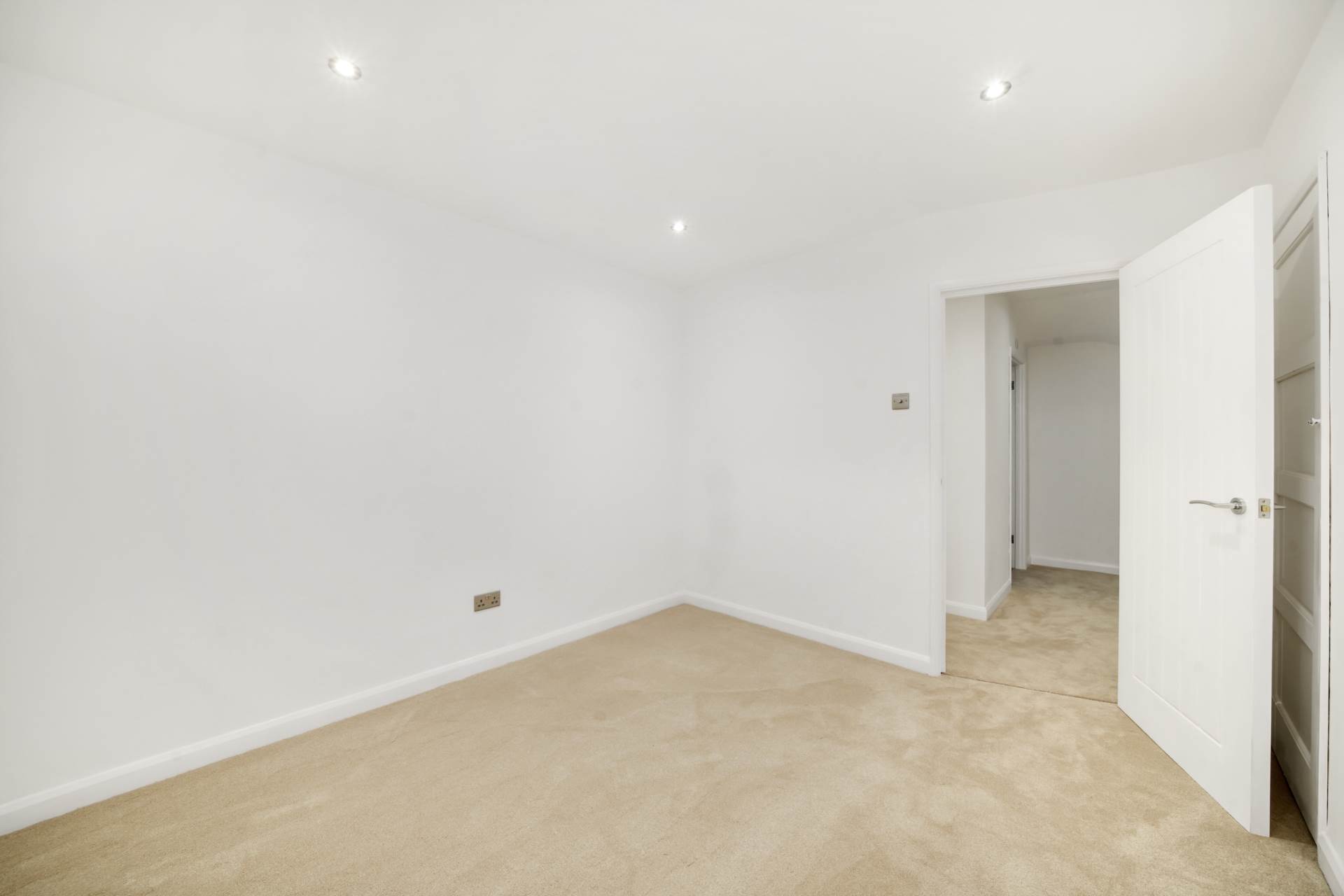 Additional Property Image 5 bedroom House for sale in London 16