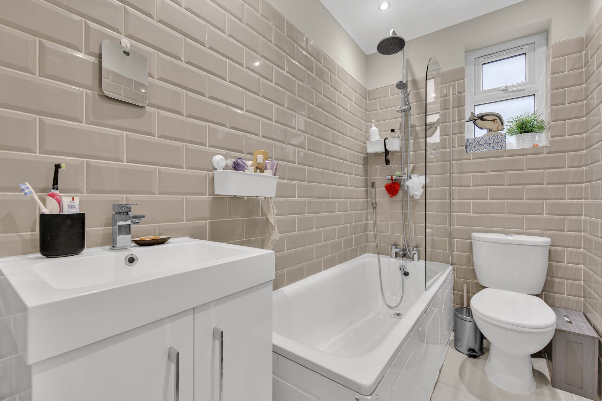 Additional Property Image 2 bedroom Flat for sale in London 13