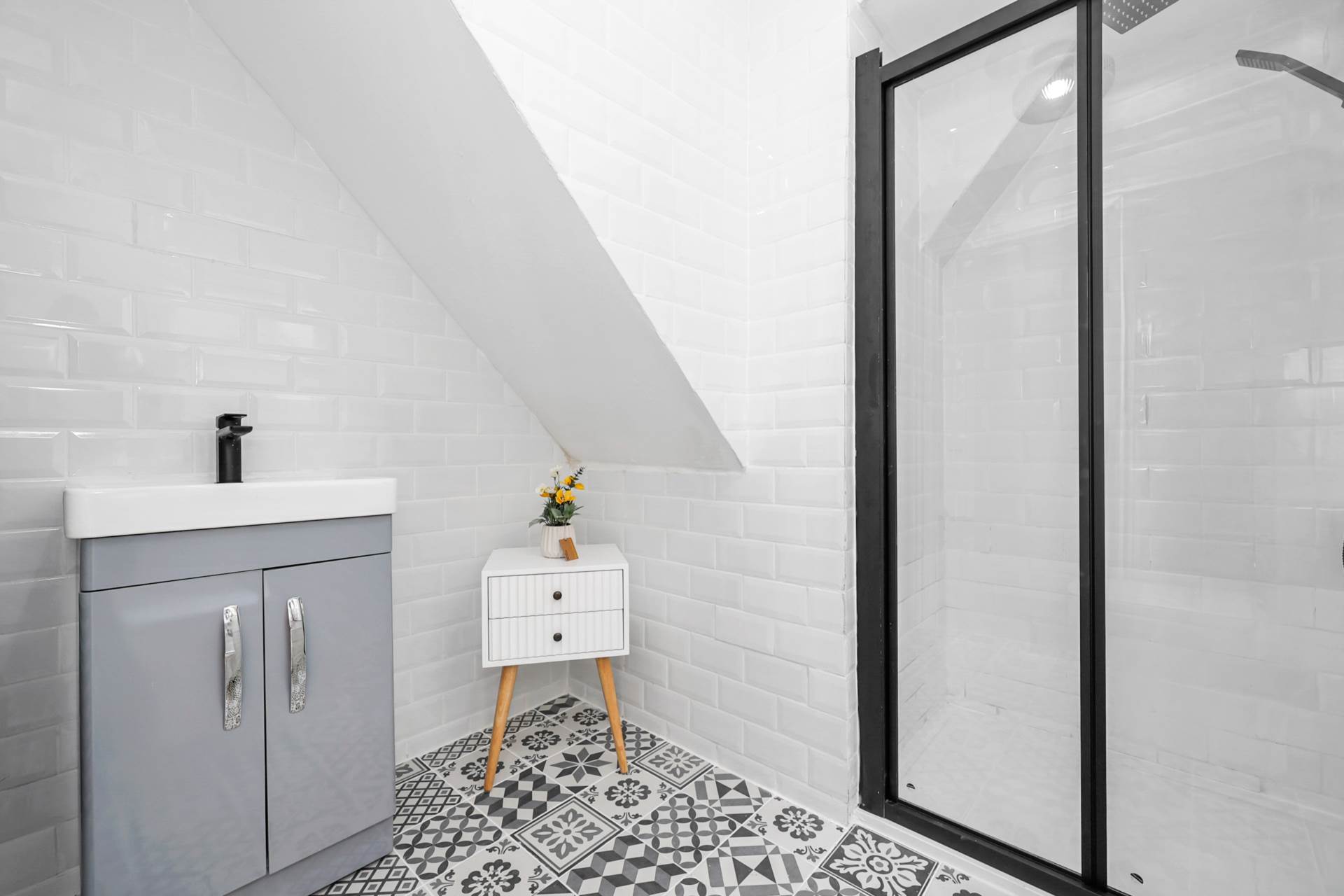 Additional Property Image 2 bedroom Flat for sale in London 13