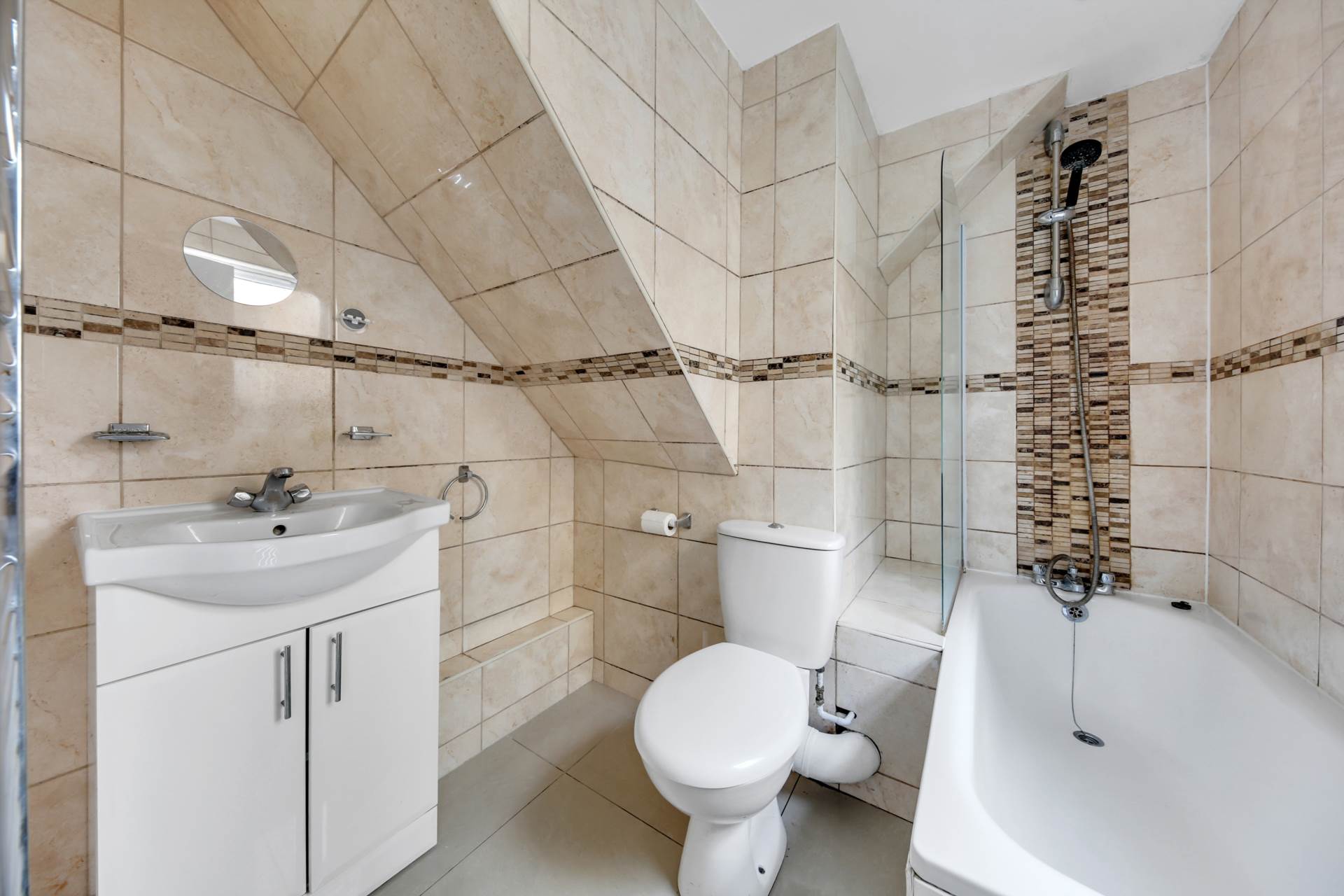 Additional Property Image 2 bedroom Flat for sale in London 13