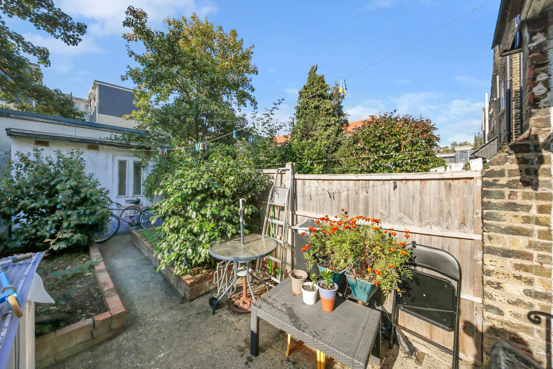 Additional Property Image 3 bedroom Flat for sale in London 13