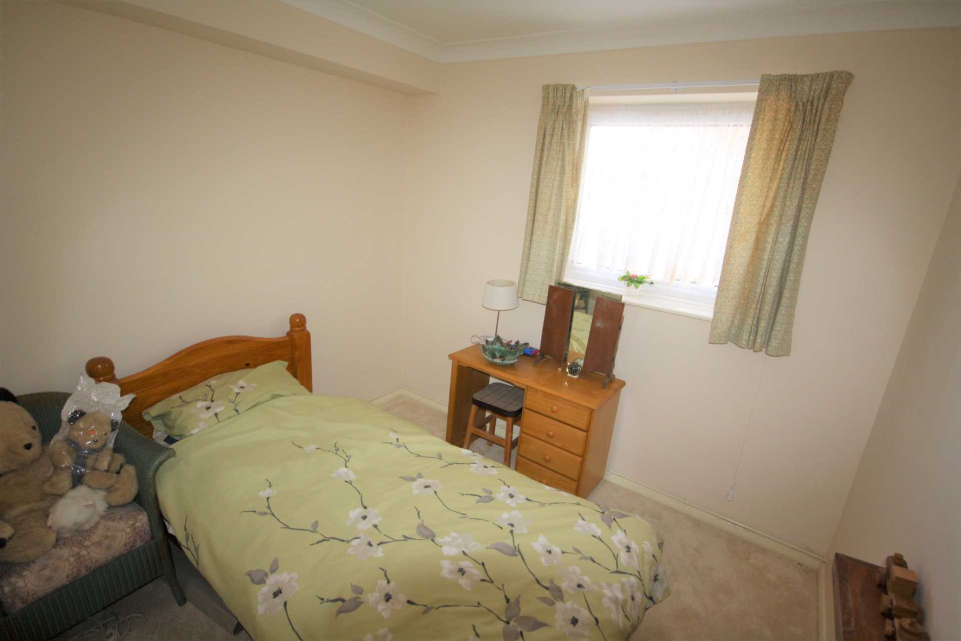 Additional Property Image 2 bedroom Apartment to rent in Southend On Sea 4