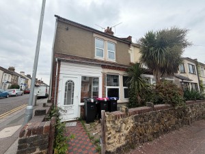 2 bedroom Semi Detached to rent in Southend On Sea