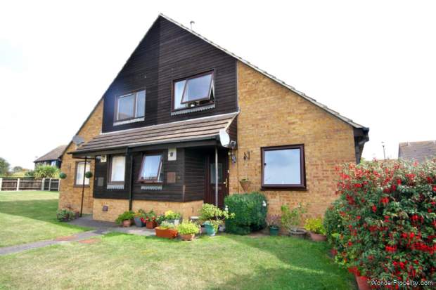 1 bedroom Semi Detached for sale in Southend On Sea