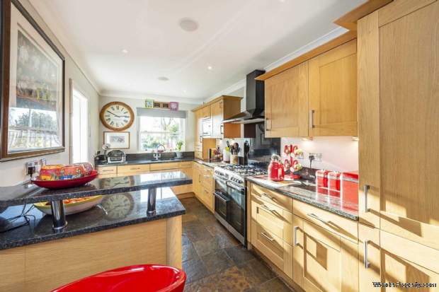 Additional Property Image 4 bedroom Detached for sale in Tring 10