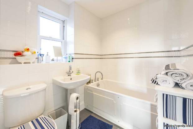 Additional Property Image 4 bedroom Detached for sale in Tring 16