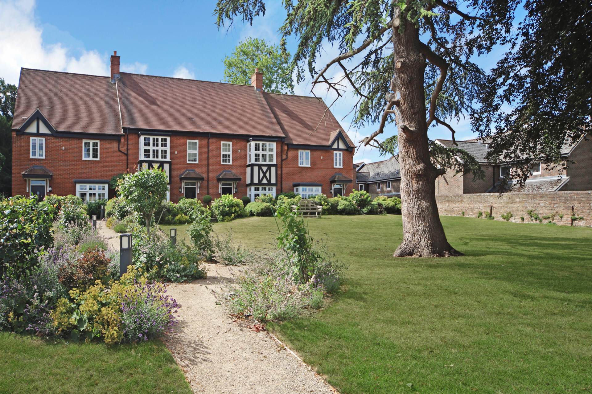 2 bedroom Mews for sale in Tring