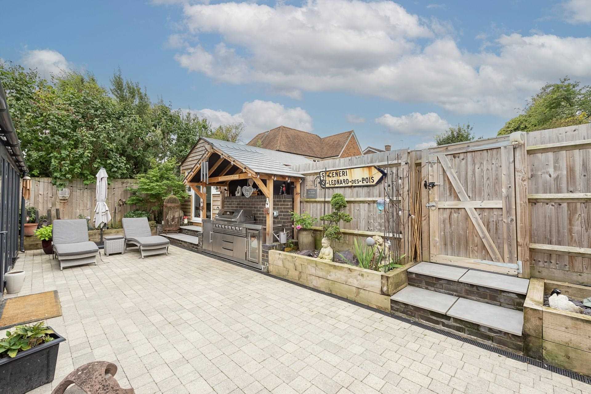 Additional Property Image 4 bedroom Detached for sale in Tring 3