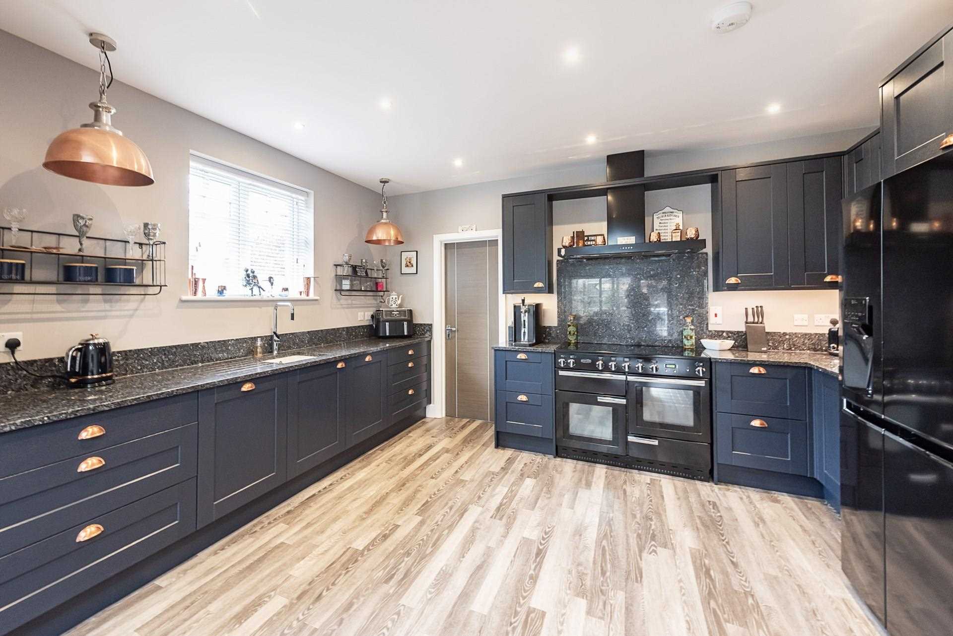 Additional Property Image 4 bedroom Detached for sale in Tring 8