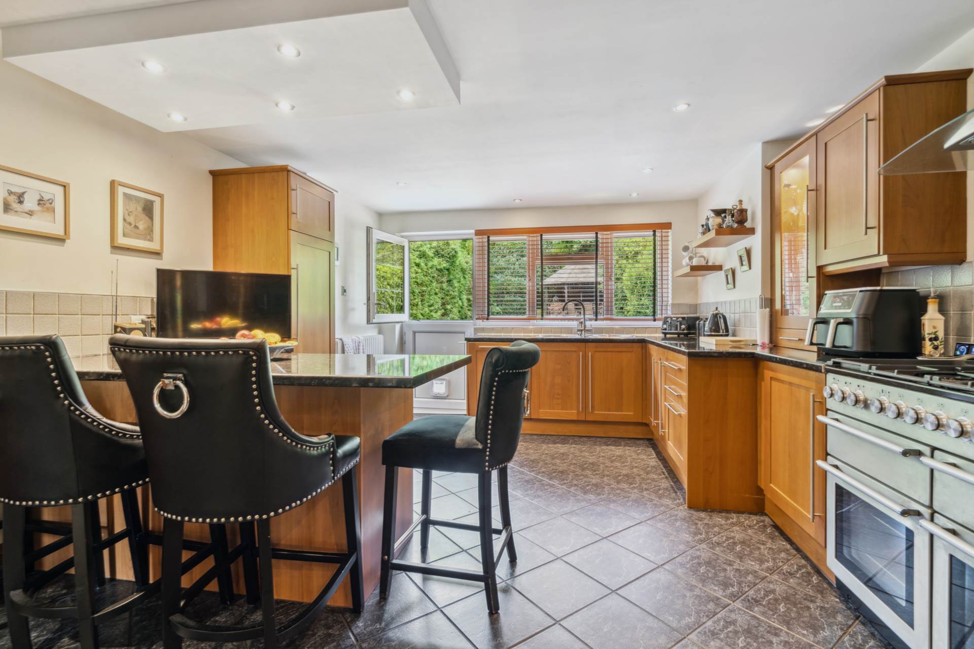 Additional Property Image 4 bedroom Semi Detached for sale in Tring 8