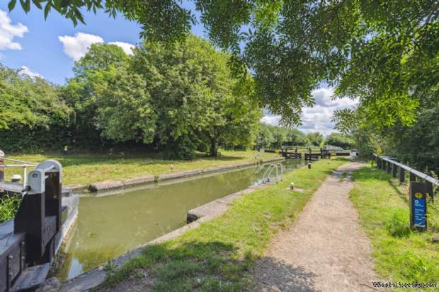 Additional Property Image 2 bedroom Cottage for sale in Tring 20