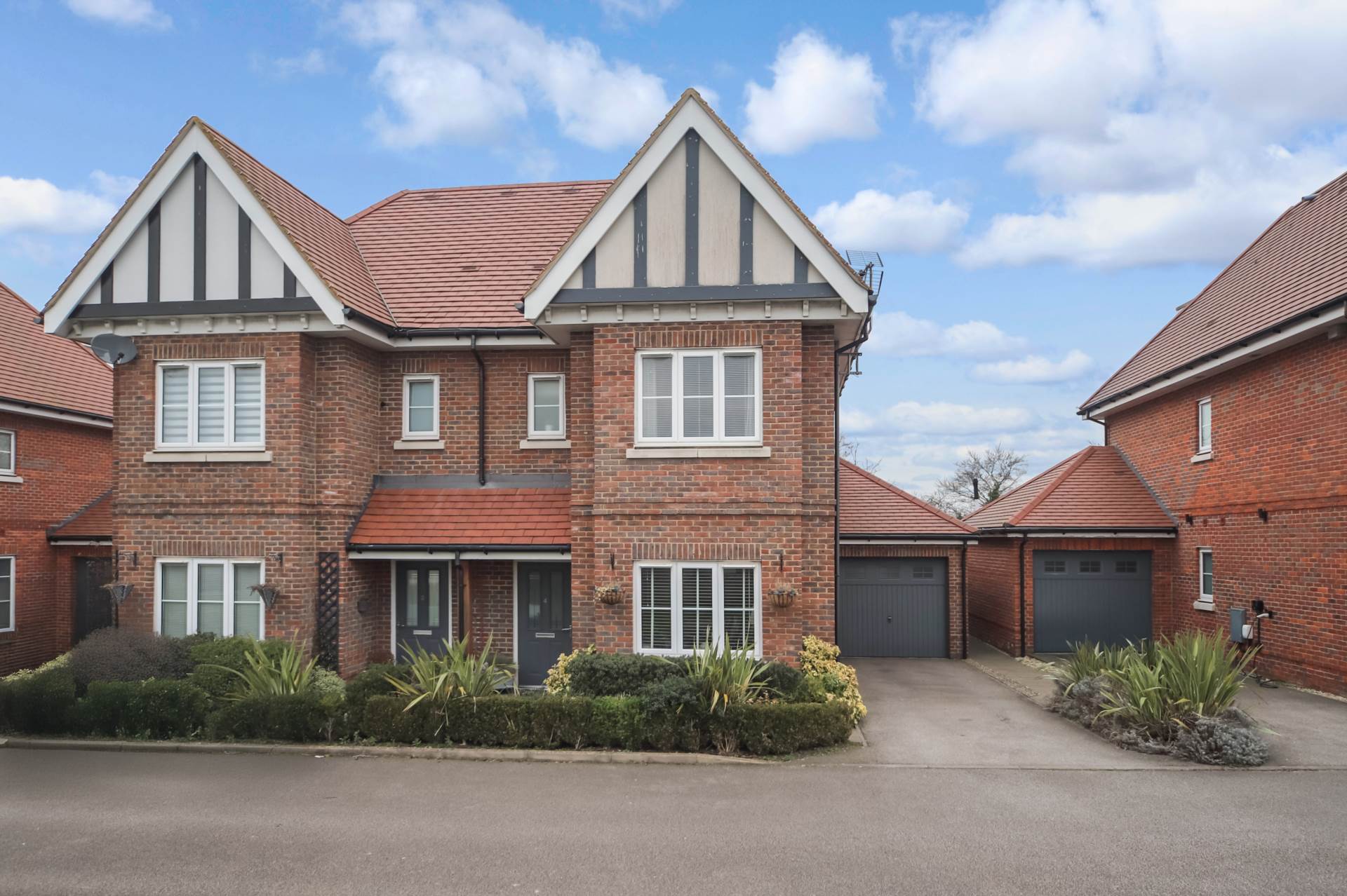 4 bedroom Semi Detached for sale in Aylesbury