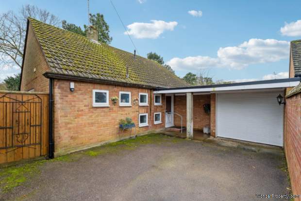 2 bedroom Bungalow for sale in Tring