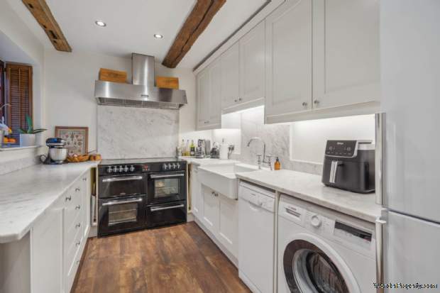 Additional Property Image 3 bedroom Detached for sale in Tring 17
