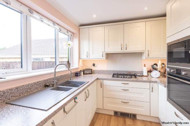 Additional Property Image 3 bedroom Detached Bungalow for sale in Tring 13