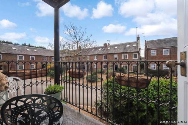 Additional Property Image 2 bedroom Flat for sale in Tring 3