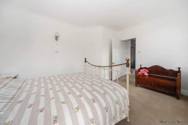 Additional Property Image 2 bedroom Flat for sale in Tring 11