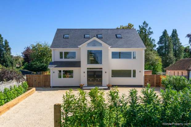 6 bedroom Detached for sale in Aylesbury