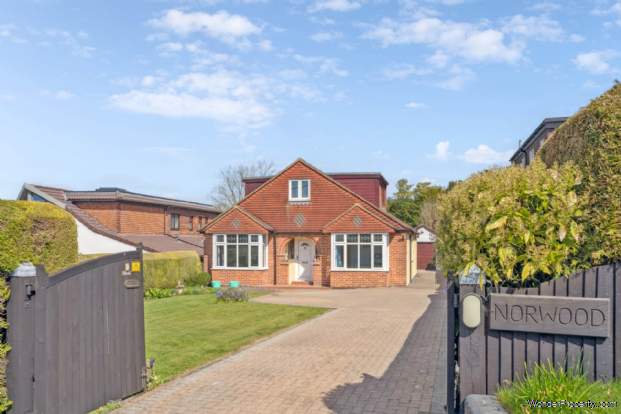 5 bedroom Detached for sale in Aylesbury