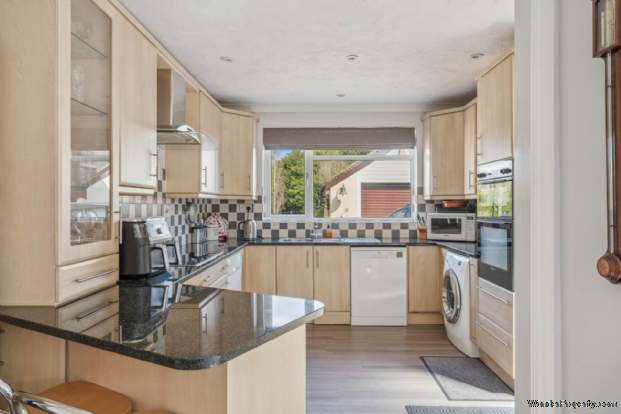 Additional Property Image 5 bedroom Detached for sale in Aylesbury 16