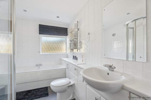 Additional Property Image 5 bedroom Detached for sale in Aylesbury 11