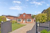 5 bedroom Detached for sale in Aylesbury