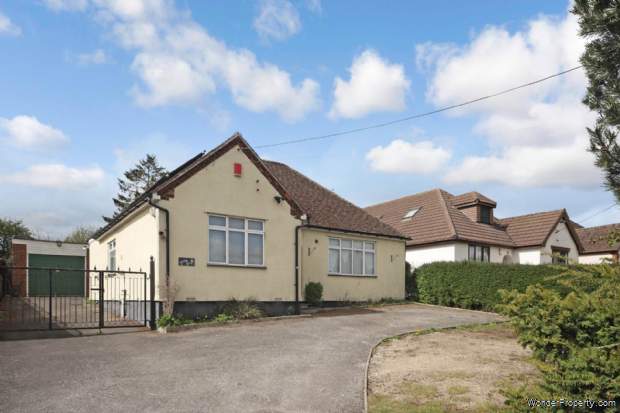2 bedroom Detached Bungalow for sale in Dunstable