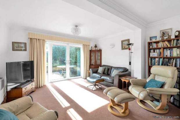Additional Property Image 2 bedroom Detached Bungalow for sale in Dunstable 3
