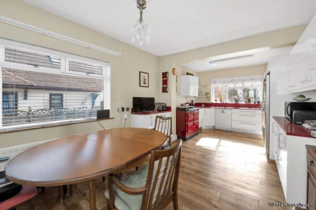 Additional Property Image 2 bedroom Detached Bungalow for sale in Dunstable 5