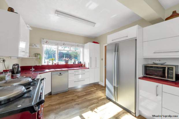 Additional Property Image 2 bedroom Detached Bungalow for sale in Dunstable 6