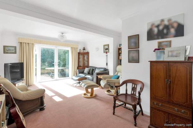 Additional Property Image 2 bedroom Detached Bungalow for sale in Dunstable 12
