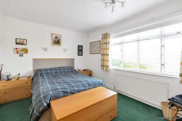 Additional Property Image 2 bedroom Detached Bungalow for sale in Dunstable 13