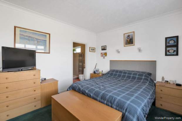 Additional Property Image 2 bedroom Detached Bungalow for sale in Dunstable 14