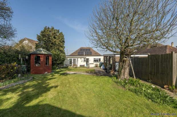 Additional Property Image 2 bedroom Detached Bungalow for sale in Dunstable 7