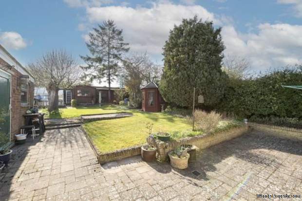 Additional Property Image 2 bedroom Detached Bungalow for sale in Dunstable 8