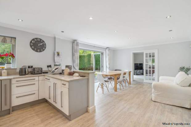 Additional Property Image 5 bedroom Detached for sale in Aylesbury 3