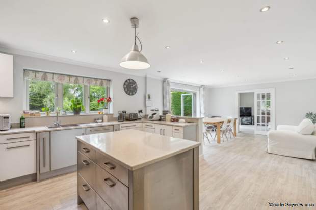 Additional Property Image 5 bedroom Detached for sale in Aylesbury 16