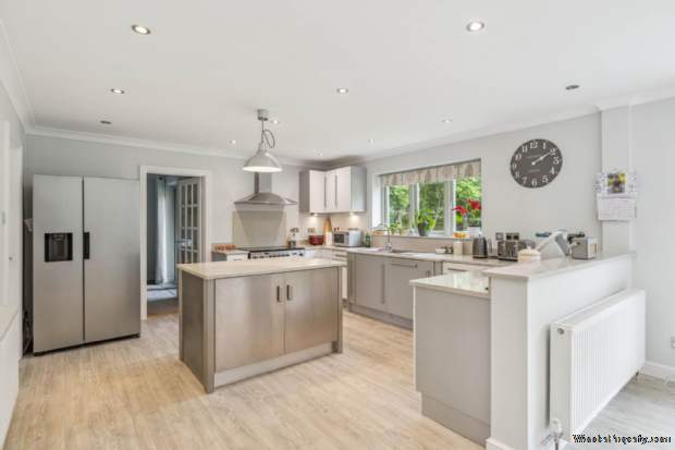 Additional Property Image 5 bedroom Detached for sale in Aylesbury 17