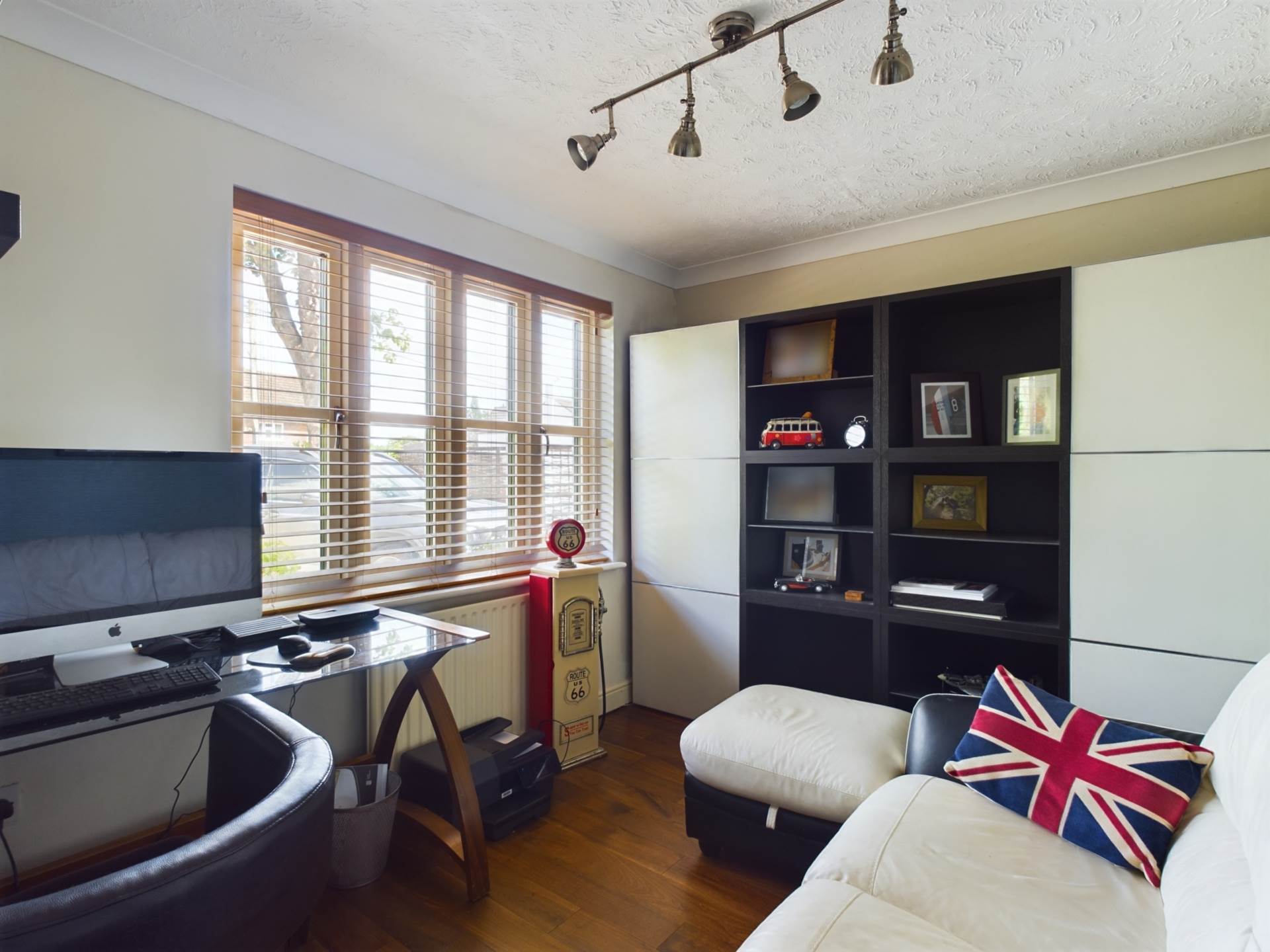 Additional Property Image 4 bedroom Detached for sale in Aylesbury 8
