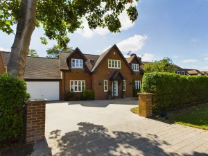 4 bedroom Detached for sale in Aylesbury
