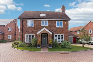 4 bedroom Detached for sale in Leighton Buzzard