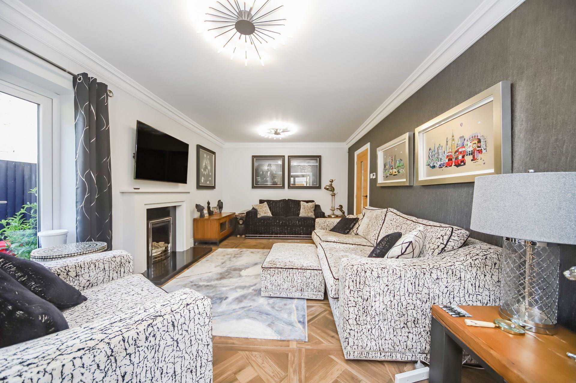 Additional Property Image 5 bedroom Detached for sale in Aylesbury 2