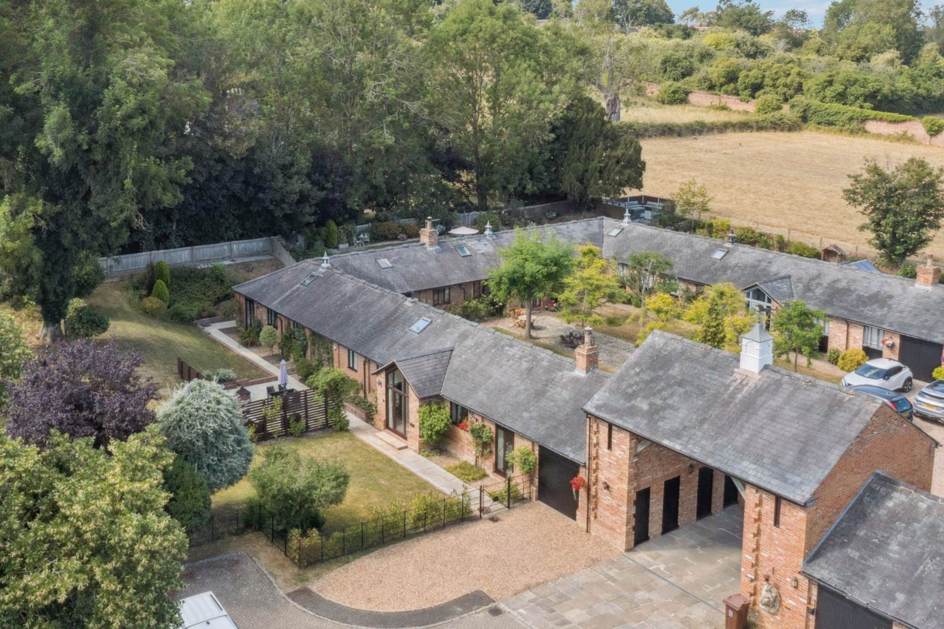 3 bedroom Barn Conversion for sale in Leighton Buzzard