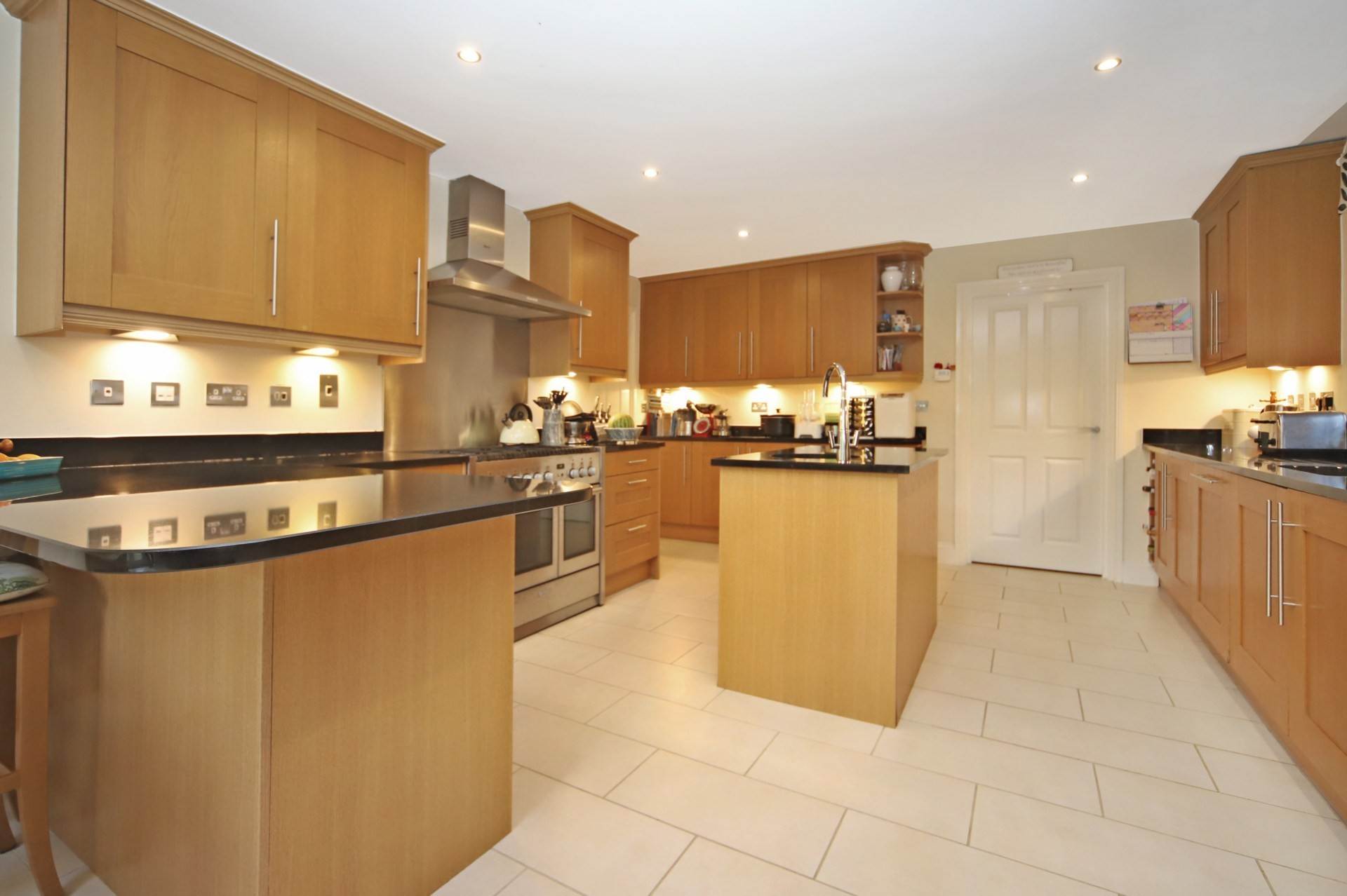 Additional Property Image 5 bedroom Detached for sale in Tring 3