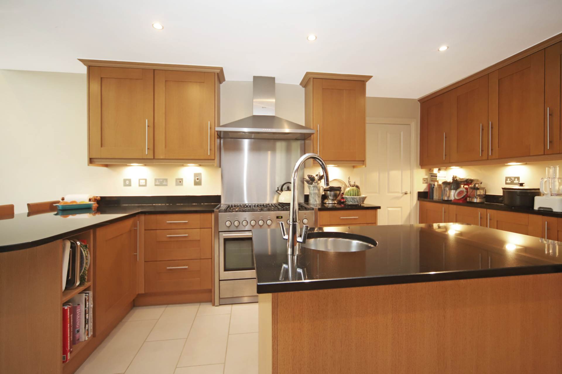 Additional Property Image 5 bedroom Detached for sale in Tring 10