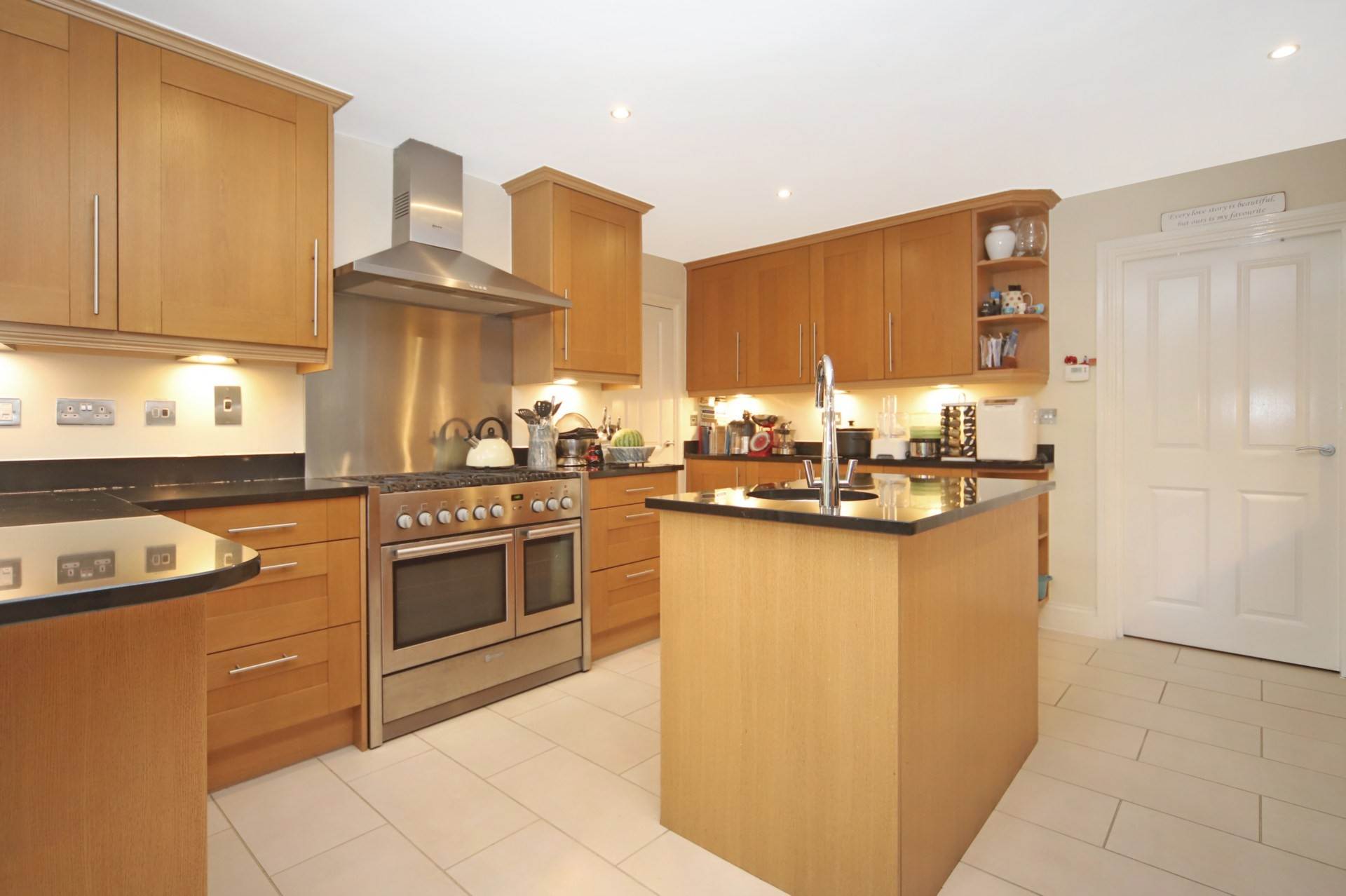 Additional Property Image 5 bedroom Detached for sale in Tring 13