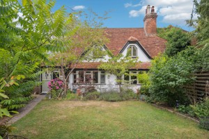 3 bedroom Semi Detached for sale in Aylesbury