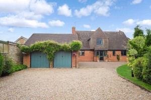 4 bedroom Detached to rent in Leighton Buzzard