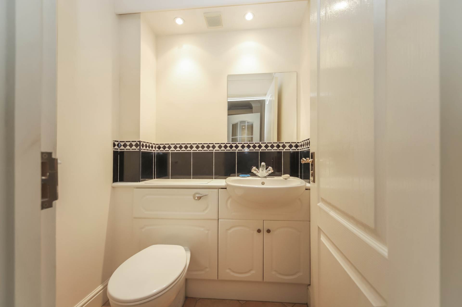 Additional Property Image 2 bedroom Cottage for sale in Tring 8