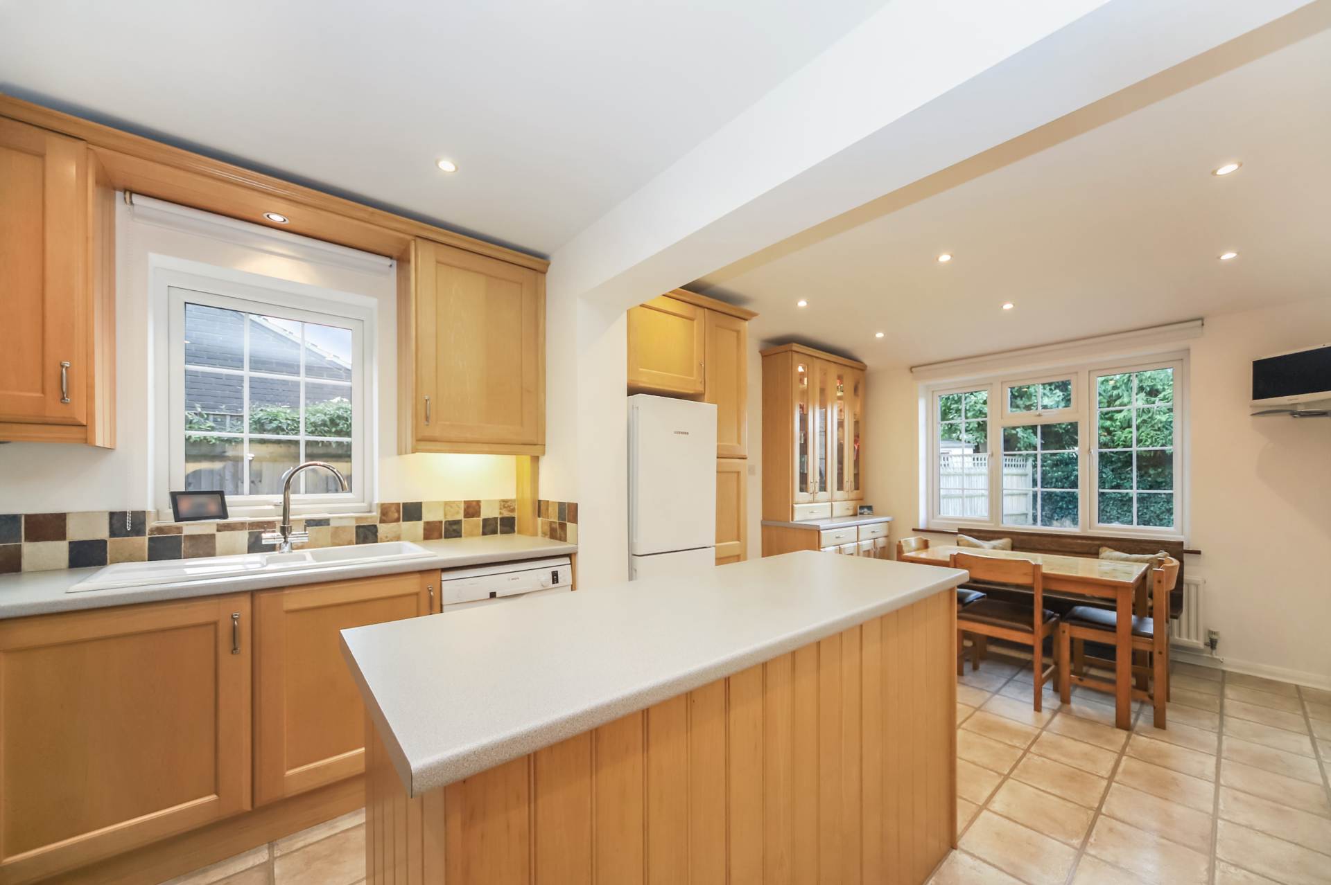Additional Property Image 4 bedroom Detached for sale in Tring 3